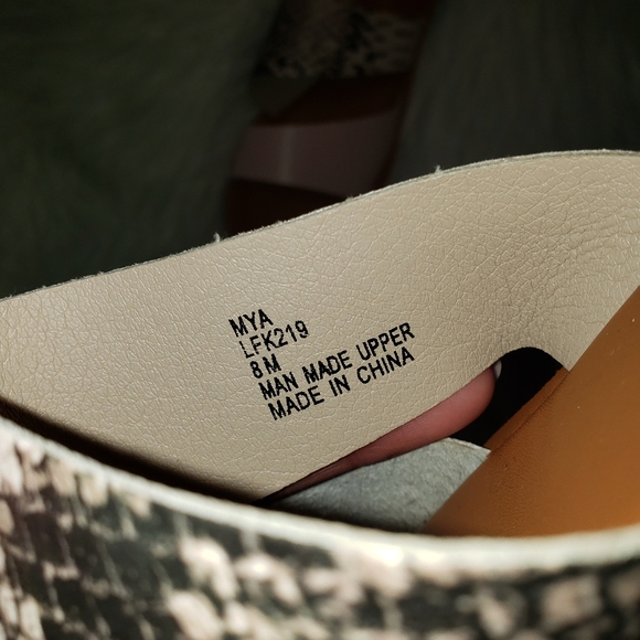 • RAMPAGE Sandals • - Picture 2 of 2